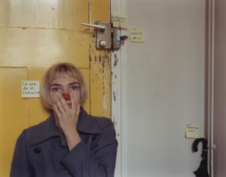 Elina Brotherus Série : Suites françaises 2 et 12 ans après, Le nez de monsieur Cheval, 1999, tirage jet d'encres pigmentaires, 30 x 37 cm © Elina Brotherus /ADAGP, Paris, 2016
